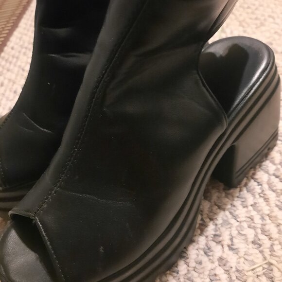 Black Sandals - Picture 3 of 3